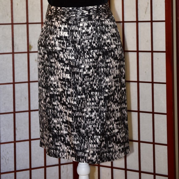 Banana Republic Dresses & Skirts - Banana Republic - graphic print pencil skirt - 6